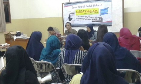 Suasana peluncuran buku “Bedah Teks Ujaran Kebencian dalam Persfektif Bahasa” di Unindra Jakarta.   