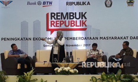 Suasana pemaparan materi pada diskusi Rembuk Republik yang digelar di gedung Pasca Sarjana Undip Pleburan, Semarang, Selasa (28/11). Kegiatan ini merupakan kerjasama Nawacita Institute, Undip dan Republika. 