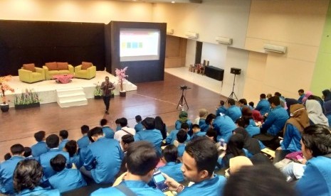 Suasana pemaparan materi tentang pentingnya analis data.