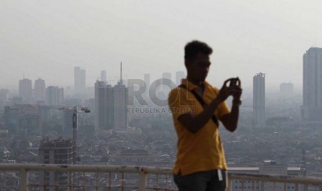 Suasana pembangunan infrastruktur perkotaan Jakarta, Rabu (25/6).