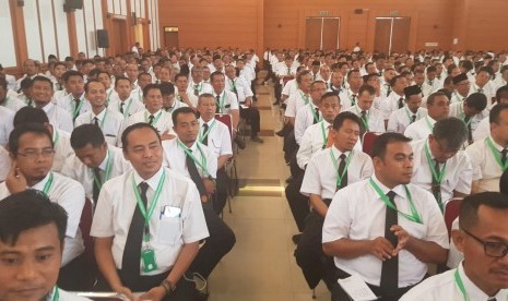 Suasana pembekalan petugas haji Arab Saudi di Asrama Haji Pondok Gede Jakarta, Rabu (24/4)