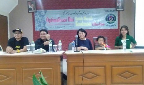 Suasana pembekalan siswa kelas XII SMA Bosowa Bina Insani dalam rangka persiapan menyambut Ujian Nasional dan masuk perguruan tinggi.