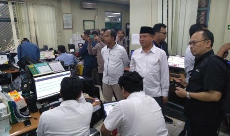 Suasana pembuatan visa haji.