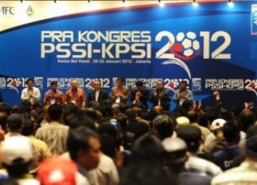 Suasana pembukaan Pra Kongres PSSI-KPSI 2012 di Jakarta pada Sabtu malam (21/1). 