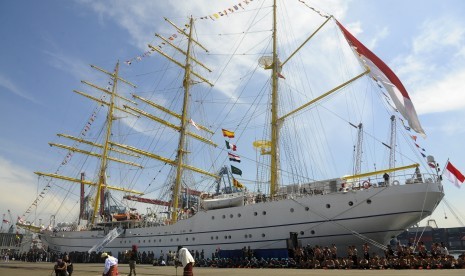 Suasana pementasan teater saat Upacara Pelepasan Satgas Sail Sabang di Dermaga Terminal JICT 2, Pelabuhan Tanjung Priok, Jakarta Utara, Senin (20/11).