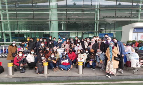  Suasana pemulangan WNI di Bandara Internasional Tianhe, Wuhan, Provinsi Hubei China, Sabtu (1/2).