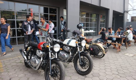 Suasana pendaftaran International Royal Enfield Jamboree 2019 di Dealer Royal Enfield Indonesia, di Jalan Pejaten Barat, Jakarta Selatan, Ahad (7/7). 