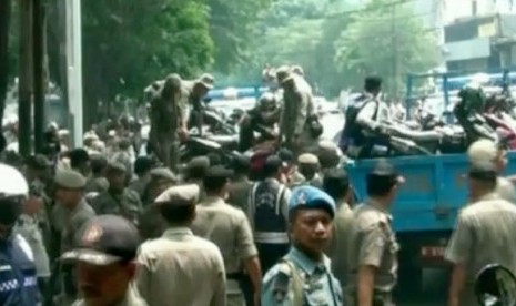 Suasana penertiban parkir liar di kawasan Tanah Abang, Jakarta Pusat