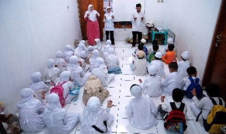  Penghafal Alquran di Surabaya Mendapat Insentif. Foto:  Suasana pengajaran di Rumah Tahfidz (ilustrasi).