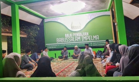 Suasana pengajian dan doa bersama yang diadakan oleh Ikatan Masyarakat Pelajar Matangkuli (Impelma) Banda Aceh, Jumat (12/4) malam.