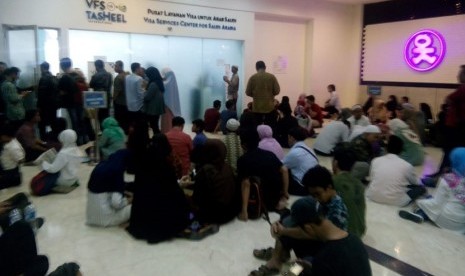 Suasana pengurusan rekam biometrik di kantor VFS Tasheel.