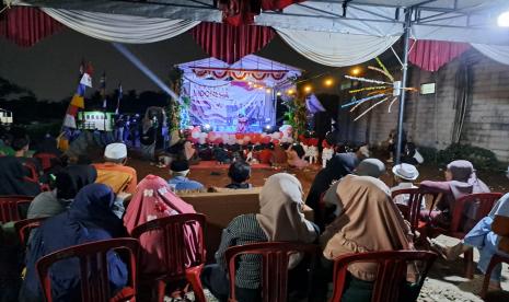 Suasana pentas seni yang diadakan di RT 03 RW 09 Sawangan, Depok, Sabtu (27/8/2022).