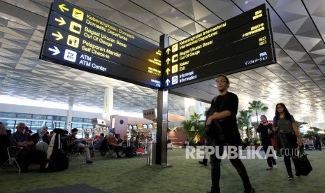  Presiden Joko Widodo (Jokowi) meresmikan pembangunan terminal 4 Bandara Soekarno-Hatta. Foto penumpang di Bandara Soekarno Hatta, (ilustrasi).