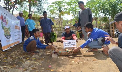 Suasana penyembelihan hewan kurban BMH di NTT pada Idul Adha 2021.