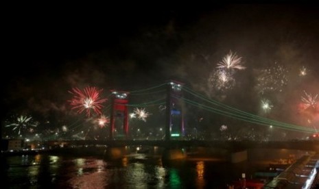 Suasana perayaan malam Tahun Baru 2016 di Palembang.