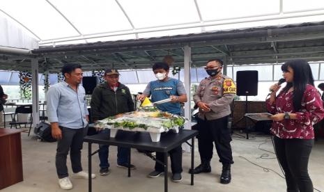 Suasana peresmian Kafe Aya Aya Wae. Lokasi kuliner di Sukabumi terus bermunculan meski di tengah pandemi dengan kehadiran cafe di sekitar kawasan wisata Situgunung, Sukabumi, Sabtu (11/10).