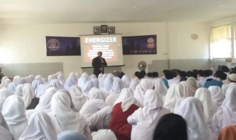 Suasana peringatan Maulid Nabi Muhammad SAW di SMA Bosowa Bina Insani Bogor, Jawa Barat, Jumat (8/1).