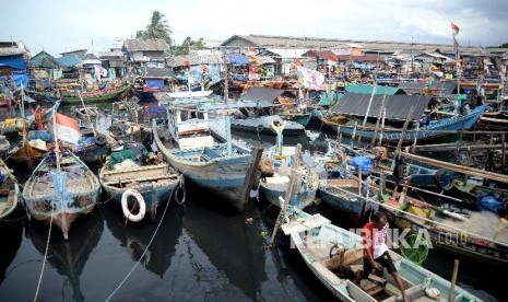 Suasana perkampungan nelayan Cilincing, Jakarta Utara, Rabu (8/2). 