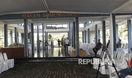 Suasana persiapan di Makam Somenggalan Yogya di tempat jenazah Probosutedjo akan dikebumikan, Senin (26/3) siang.  Makam Somenggalan sendiri merupakan makam pejuang dan rakyat yang gugur dalam Perang Kemerdekaan ISI 1948-1949. 