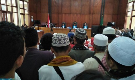 Suasana persidangan gugatan pembubaran ormas Hizbut Tahrir Indonesia (HTI) di Pengadilan Tata Usaha Negara, Jakarta, Kamis (5/4).