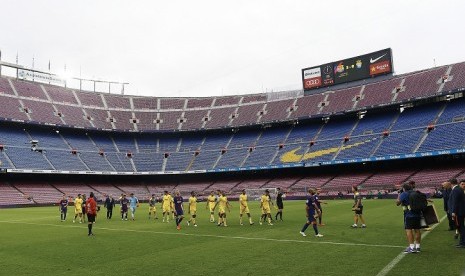 Suasana pertandingan Barcelona vs Las Palmas di Camp Nou yang tanpa penonton, Ahad (1/10).