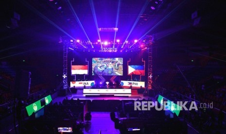 Suasana pertandingan final esports Mobile Legends SEA Games 2019 antara timnas esports Indonesia melawan timnas esports Filipina di Filoil Flying V Center, Manila, Filipina. Mobile Legends: Bang Bang (MLBB) serta liga utama gim tersebut, yakni Mobile Legends Professional League (MPL) berhasil merajai industri esports di Asia Tenggara sepanjang tahun 2020.