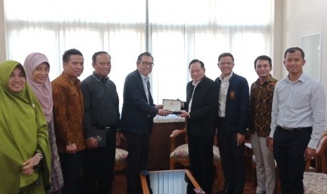 Suasana pertemuan delegasi enam perguruan tinggi Muhammadiyah (PTM) dengan Sekjen Southern Border Provinces Administrative Center (SBPAC) Thailand di Yala,Thailand Selatan, Rabu (30/5).