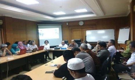 Suasana pertemuan Rektor IPB dengan DPP Himpunan Alumni IPB di Gedung Alumni IPB Bogor, Jawa Barat, Ahad (12/6).