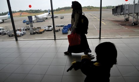 Suasana pesawat dari berbagai maskapai penerbangan terparkir dilandasan bandara udara Hang Nadim,Batam, Kepulauan Riau, Jumat (14/2). 