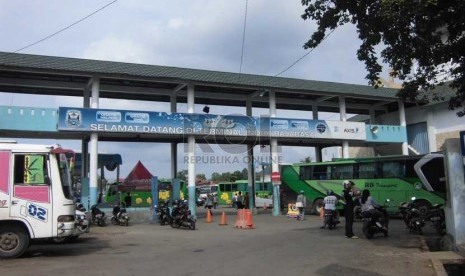 Suasana pintu gerbang Terminal Induk Rajabasa, Kota Bandar Lampung. (Mursalin Yasland/Republika)