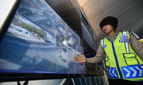  Suasana pos pantauan arus mudik di Pos Polisi Cikopo, Cikampek, Jawa Barat, Jumat (10/7). 