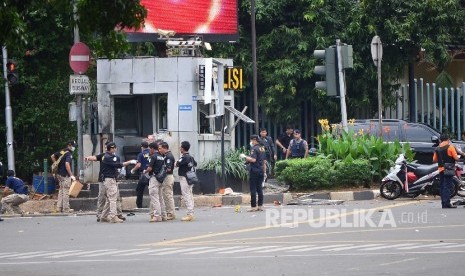 Suasana Pos Polisi Sarinah Jakarta usai insiden bom dan penembakan oleh kelompok bersenjata, Kamis (14/1).