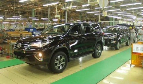 Suasana produksi Toyota Fortuner dan Innova (ilustrasi). Toyota mencatat pertumbuhan ekspor kendaraan tertinggi dalam lima tahun terakhir.