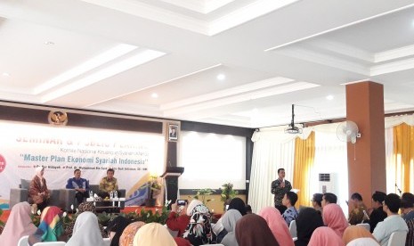 Suasana public hearing yang diadakan oleh KNKS di kampus STEI SEBI Depok, Jawa Barat, Kamis (27/12).