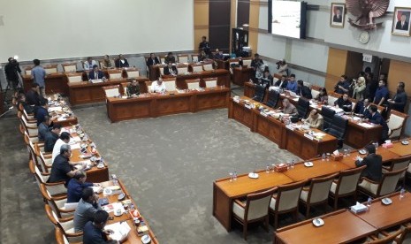 Suasana rapat kerja antara Komisi III DPR dan jajaran Kejaksaan Agung di Gedung DPR, Jakarta, Rabu (28/3).