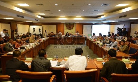   Suasana Rapat Kerja (Raker) Pansus hak angket Pelindo II di Kompleks Parlemen, Senayan, Jakarta, Kamis (29/10).  (Republika/Raisan Al Farisi)