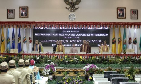 Suasana Rapat Paripurna Istimewa HUT Lampung di Gedung DPRD Lampung, Senin (18/3).