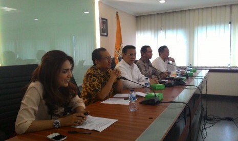 Suasana rapat perdana pengurus DPP Partai Golkar kubu Agung Laksono di kantor DPP di Jakarta, Rabu (10/12).