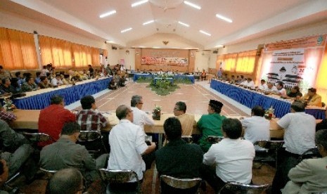 Suasana 'Rapat Pleno Terbuka Penetapan dan Pengumuman Pasangan Calon Gubernur dan Wakil Gubernur Jabar, di Aula KPU Jabar, Jl Garut, Bandung.