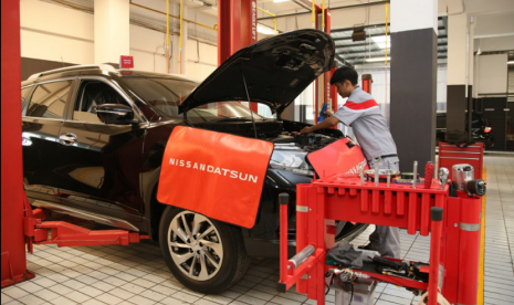 Suasana ruang service dealer Nissan Datsun.