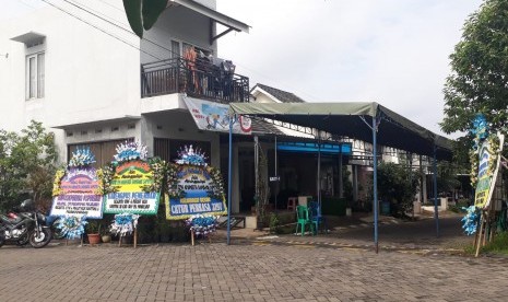 Suasana rumah duka Kapten Cpn Bambang Saputra, Perum Grand Panorama blok C1/ No 1, RT 01/RW 14 Kelurahan Pudakpayung, Kecamatan Banyumanik, Kota Semarang, masih terlihat lengang, pada Senin (17/2).  Kapten Cpn Bambang Saputra (flight engineering) merupakan satu dari 12 korban kecelakaan Helikopter MI 17 HA 5138 TNI AD, di kawasan pegunungan Mandala, Distrik Oksop, Kabupaten Pegunungan Bintang, Papua pada 28 Juni 2019 lalu.