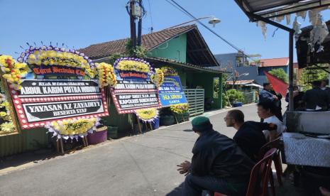 Suasana rumah duka santri yang tewas diduga dianiaya Kakak tingkatnya di Jebres, Solo,  Selasa (17/9/2024)