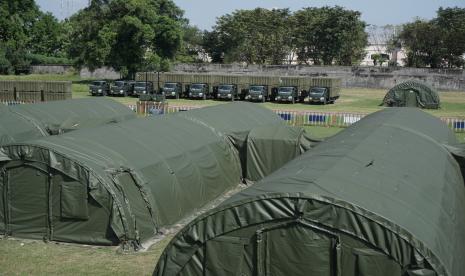 Suasana Rumah Sakit Lapangan (Rumkitlap) TNI AD di Benteng Vastenburg, Solo, Jawa Tengah, sebagai fasilitas isolasi pasien COVID-19 dari Kudus. 