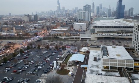 Suasana Rumah Sakit Mercy, lokasi penembakan yang menewaskan empat orang di chicago, AS.