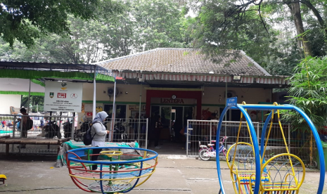 Suasana Rumah Singgah atau Shelter ADHA (Anak dengan HIV/AIDS) di kompleks Taman Makam Pahlawan (TMP) Kusuma Bakti, Pucang Sawit, Jebres, Solo, yang dikelola oleh Yayasan Lentera Solo, Jumat (15/2). 