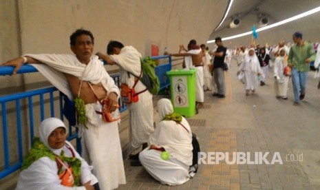 Suasana saat jamaah haji Indonesia akan melontar jumrah Aqabah, Jumat (1/9)