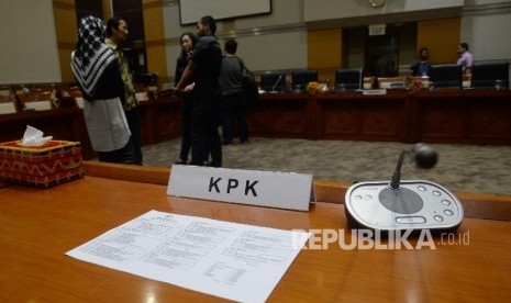  Suasana saat jelang Rapat Dengar Pendapat (RDP) KPK dengan Komisi III DPR RI di Komplek Parlemen, Jakarta, Rabu (6/9). 