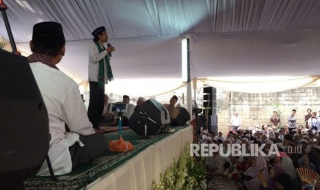 Suasana saat Ustaz Abdul Somad melakukan Safari Dakwah di Masjid Nurul Ikhlas Yayasan Annajiyah, Tangerang Selatan, Kamis (28/12).