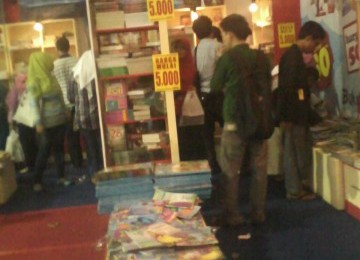 Suasana salah satu stand di IBF 2012