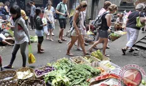 Suasana sebuah pasar tradisional di Bali